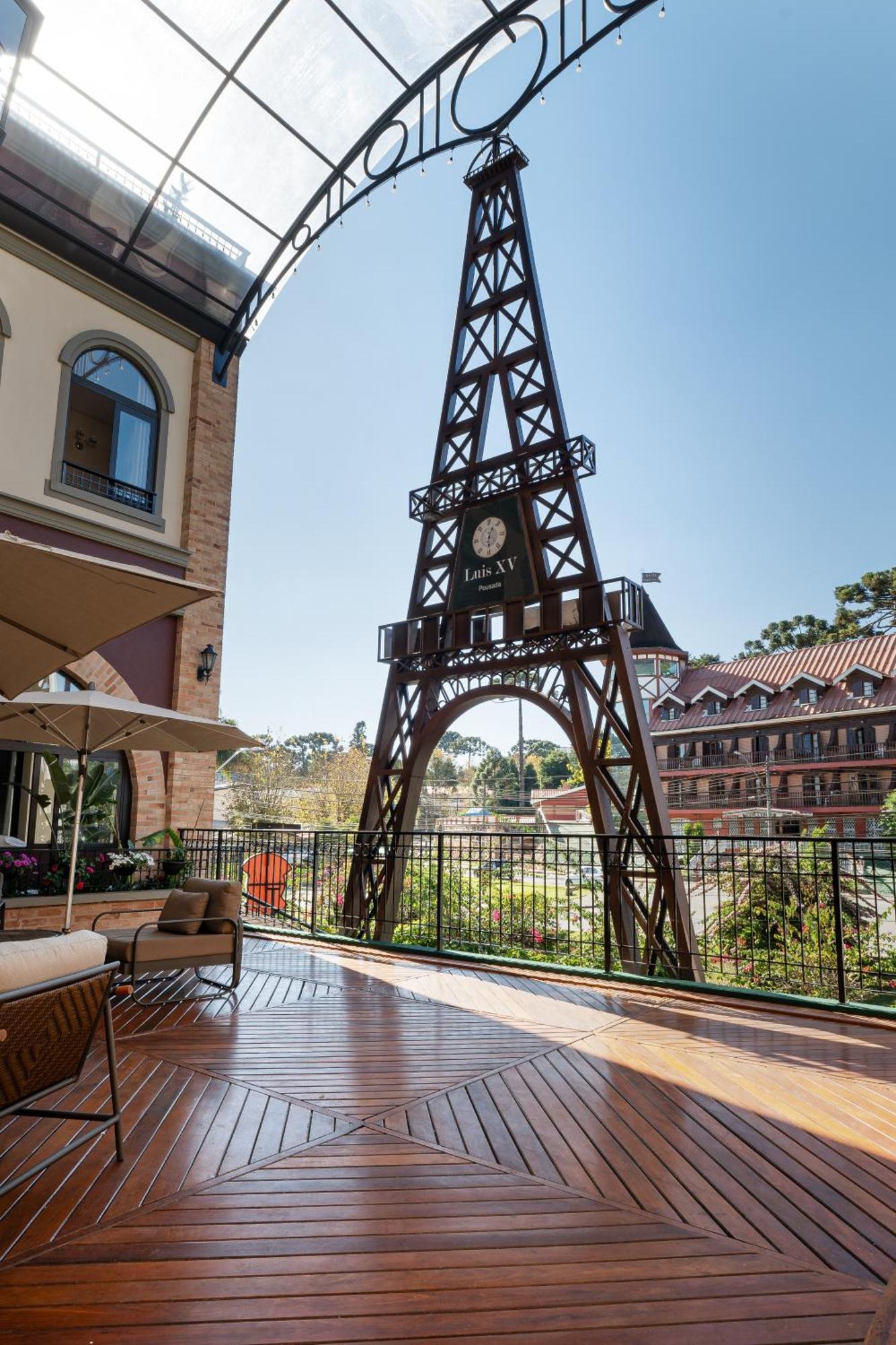 Pousada Luis XV Campos do Jordão Exteriér fotografie The Eiffel Tower at the French village