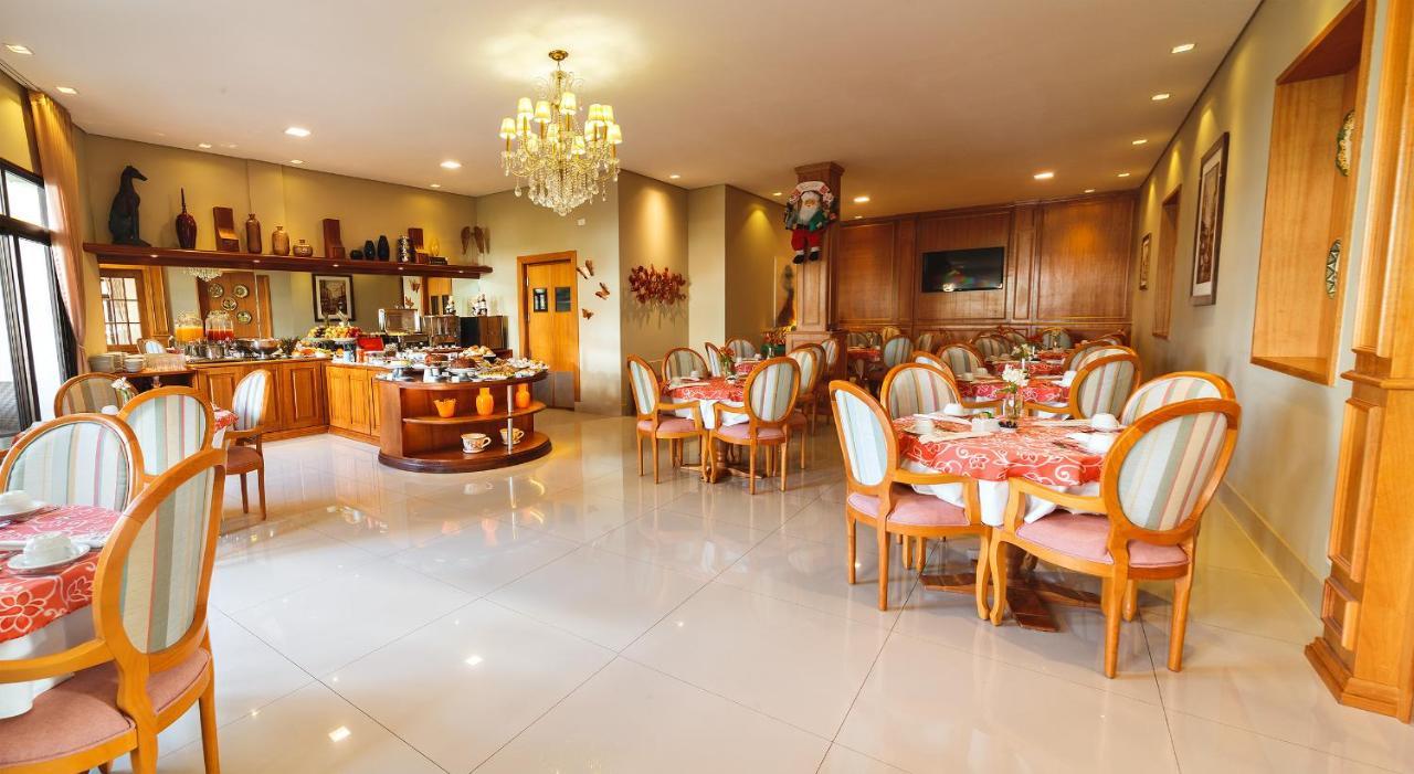 Pousada Luis XV Campos do Jordão Exteriér fotografie The restaurant at the hotel