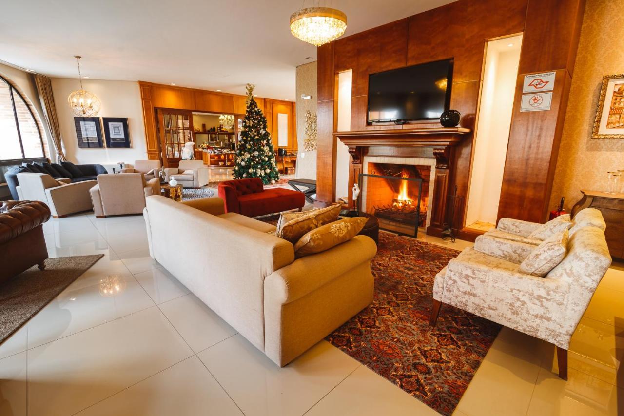 Pousada Luis XV Campos do Jordão Exteriér fotografie The living room of the residence