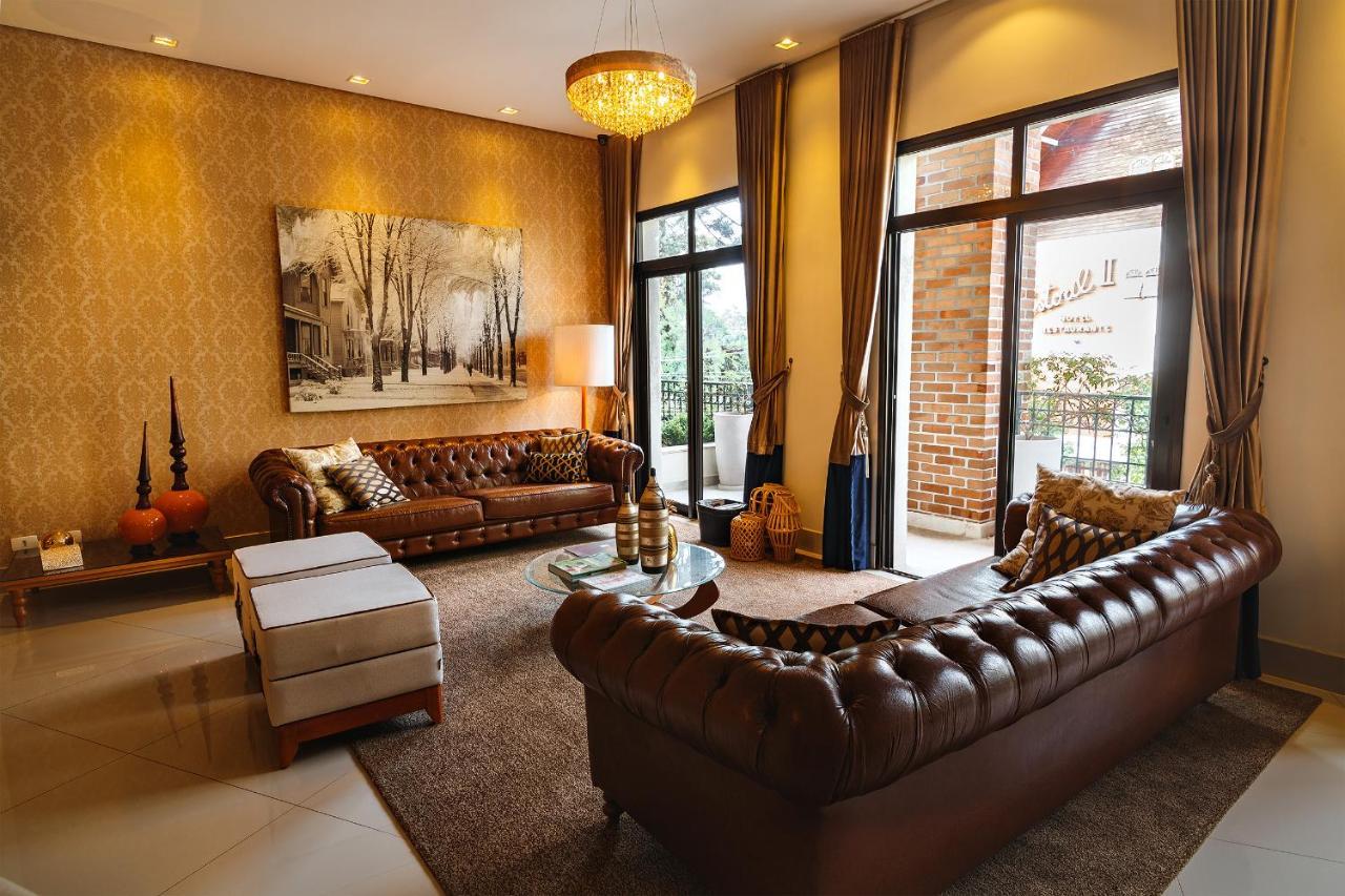 Pousada Luis XV Campos do Jordão Exteriér fotografie A living room in a house