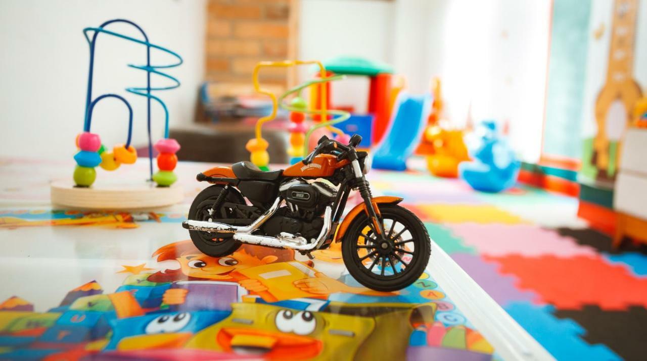 Pousada Luis XV Campos do Jordão Exteriér fotografie A toy motorcycle
